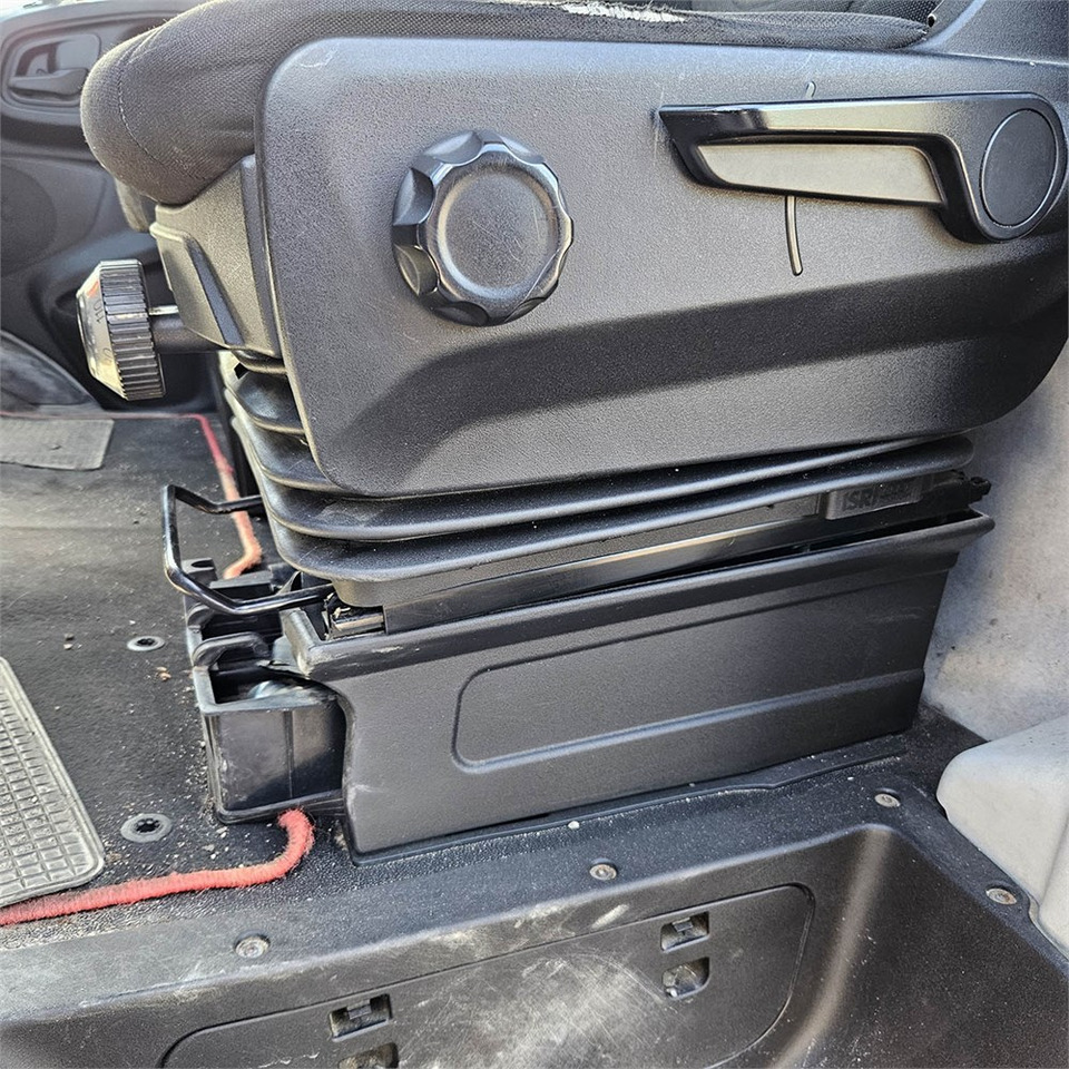 Товарен бус Iveco Daily 35s17 3,0D: снимка 24