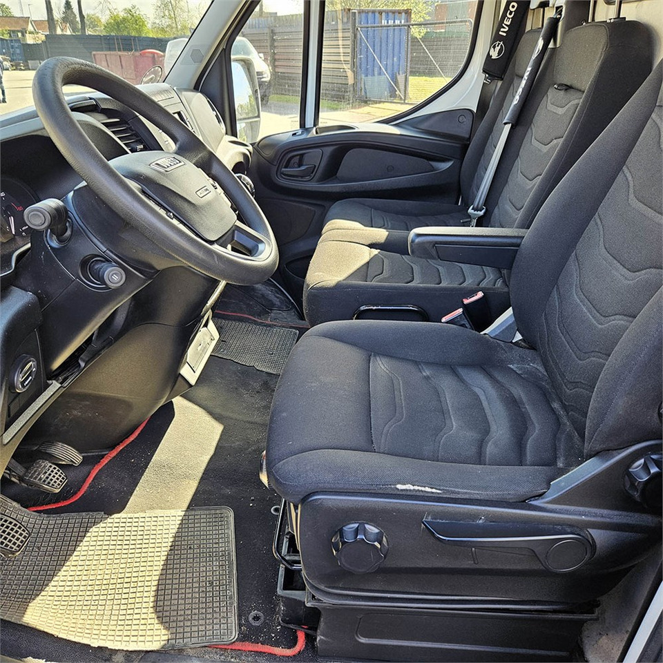 Товарен бус Iveco Daily 35s17 3,0D: снимка 22