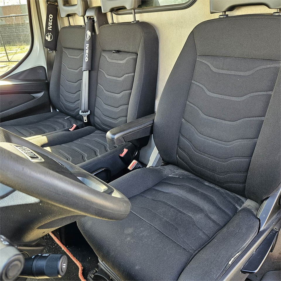 Товарен бус Iveco Daily 35s17 3,0D: снимка 23
