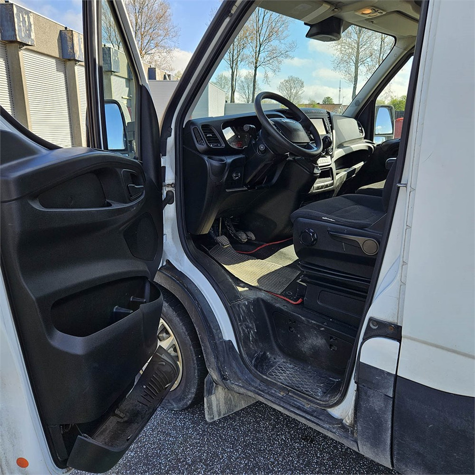 Товарен бус Iveco Daily 35s17 3,0D: снимка 21