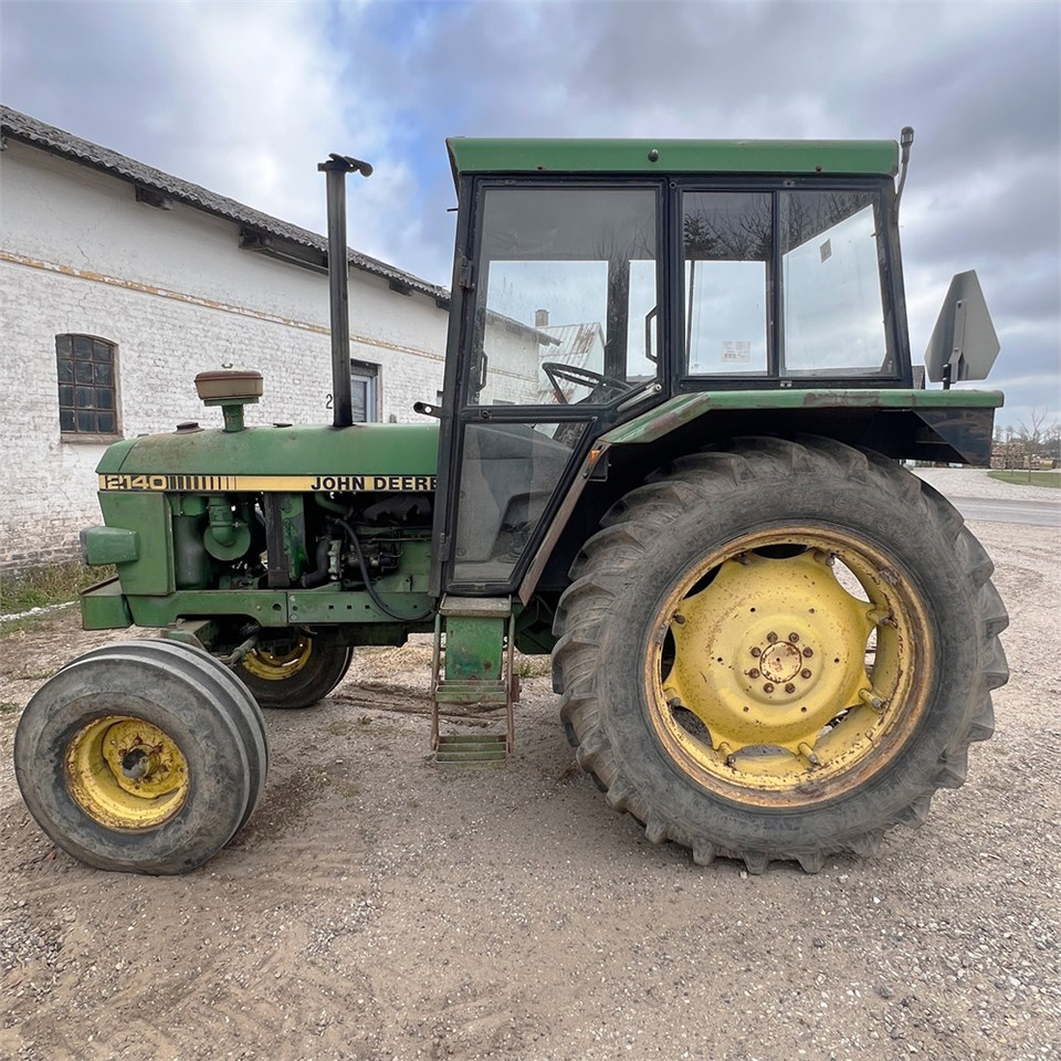 John Deere 2140 - Трактор: снимка 2 John Deere 2140 - Трактор: снимка 2