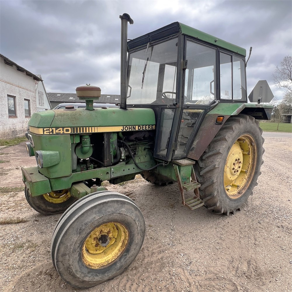 John Deere 2140 - Трактор: снимка 1 John Deere 2140 - Трактор: снимка 1