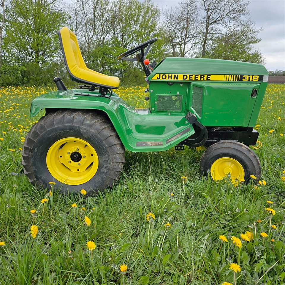 John Deere 318 - Трактор за комунални дейности: снимка 5 John Deere 318 - Трактор за комунални дейности: снимка 5