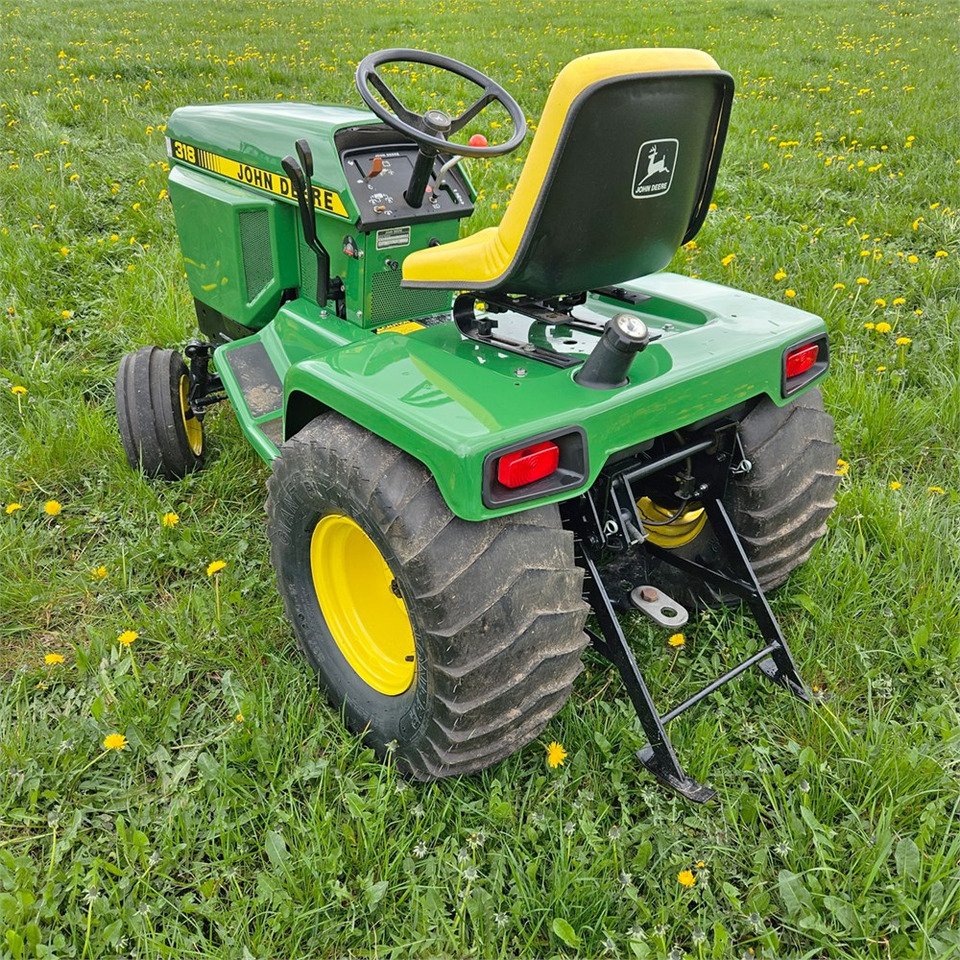 John Deere 318 - Трактор за комунални дейности: снимка 3 John Deere 318 - Трактор за комунални дейности: снимка 3