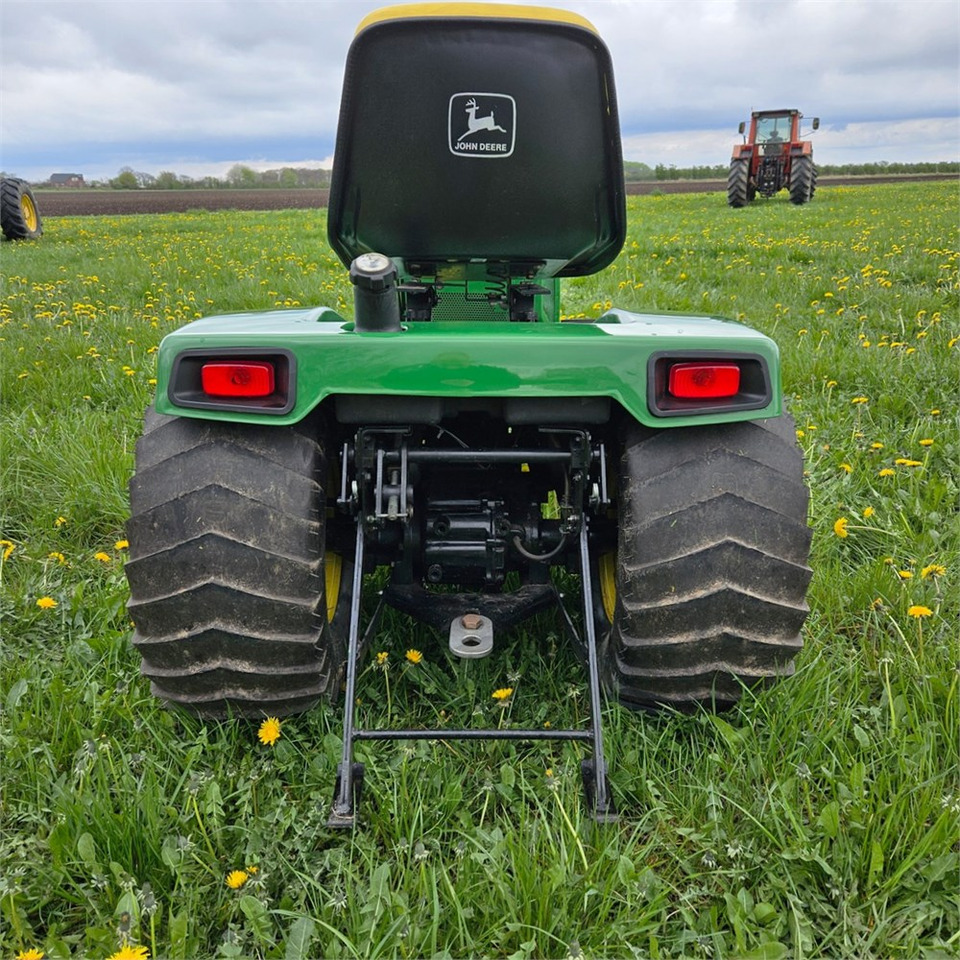 John Deere 318 - Трактор за комунални дейности: снимка 4 John Deere 318 - Трактор за комунални дейности: снимка 4