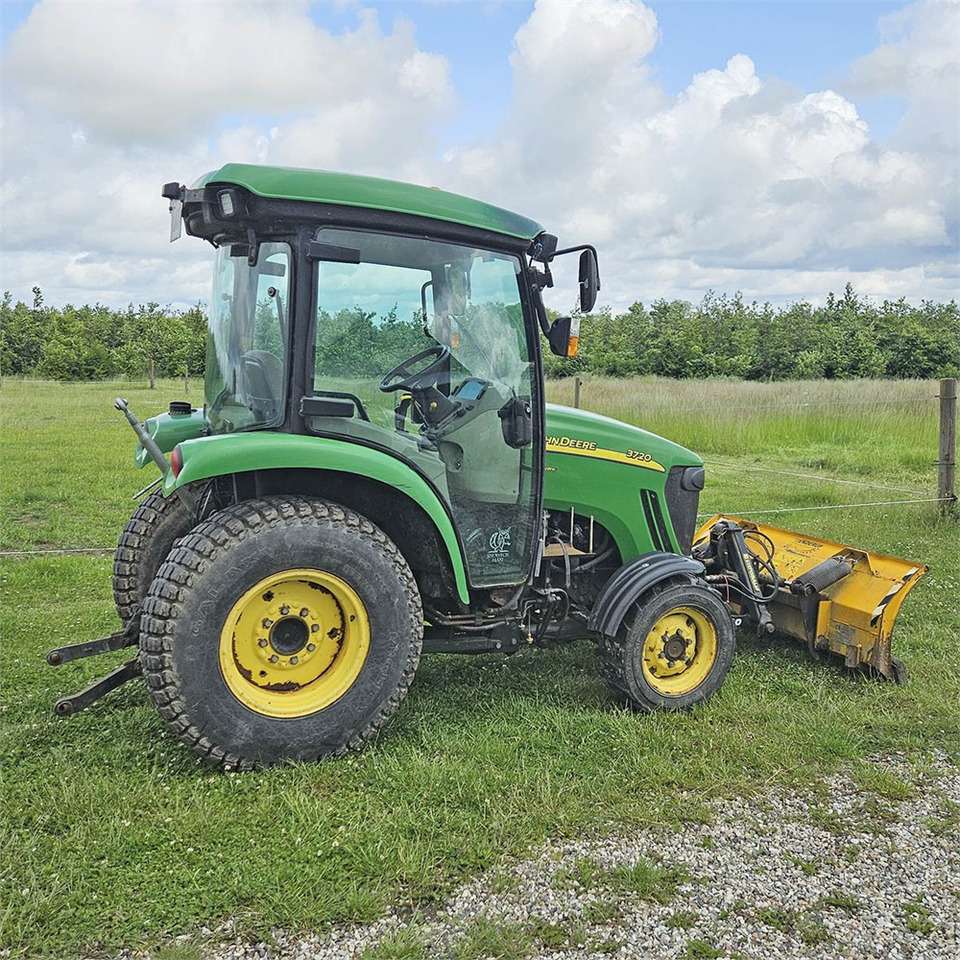 John Deere 3720 - Трактор: снимка 3 John Deere 3720 - Трактор: снимка 3