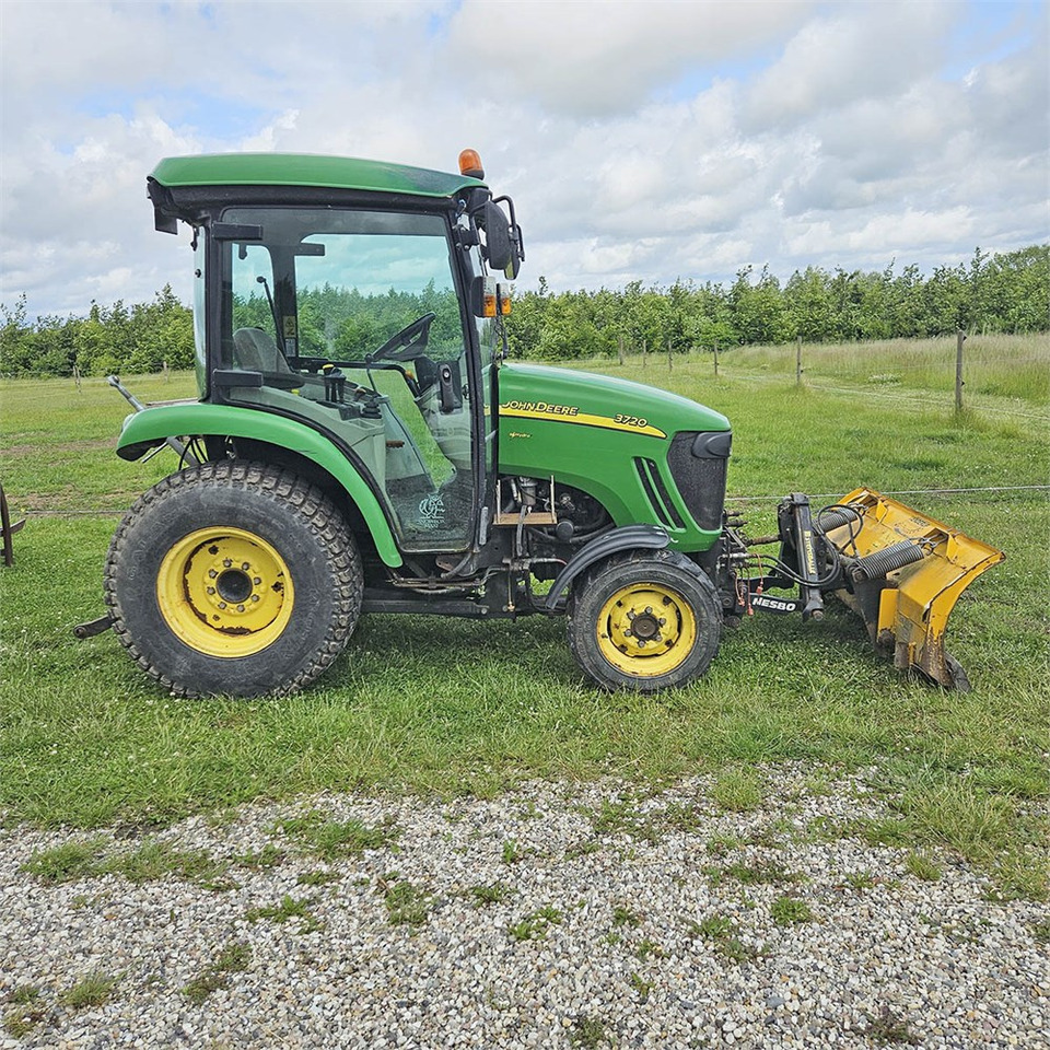 John Deere 3720 - Трактор: снимка 2 John Deere 3720 - Трактор: снимка 2
