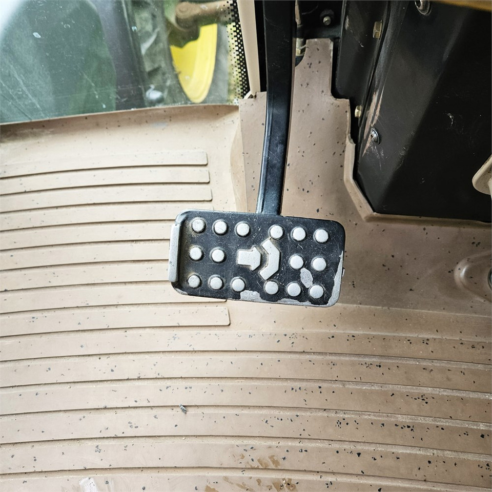 Трактор John Deere 6930 MW2: снимка 22