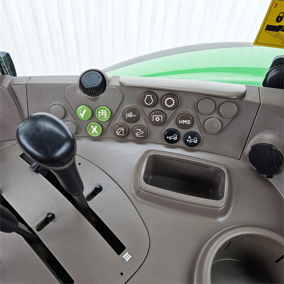 Трактор John Deere 6930 MW2: снимка 13