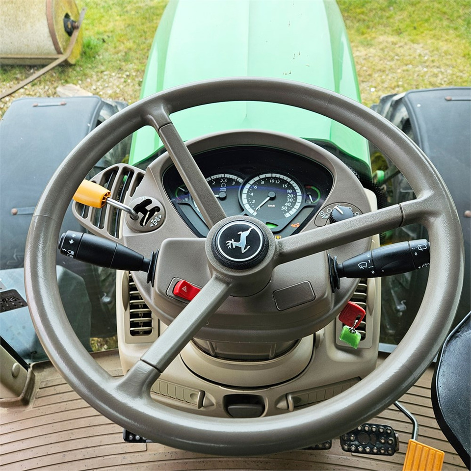 Трактор John Deere 6930 MW2: снимка 14