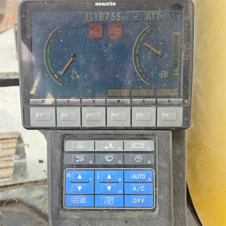 Верижен багер Komatsu PC210 LC-8: снимка 15