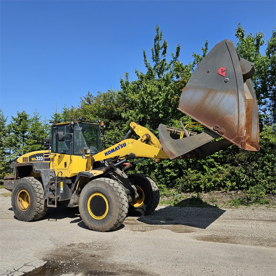 Komatsu WA320-5H - Колесен товарач: снимка 1 Komatsu WA320-5H - Колесен товарач: снимка 1