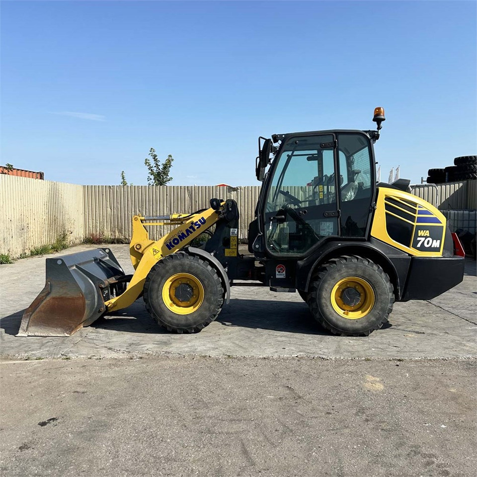 Komatsu WA70M - Колесен товарач: снимка 1 Komatsu WA70M - Колесен товарач: снимка 1