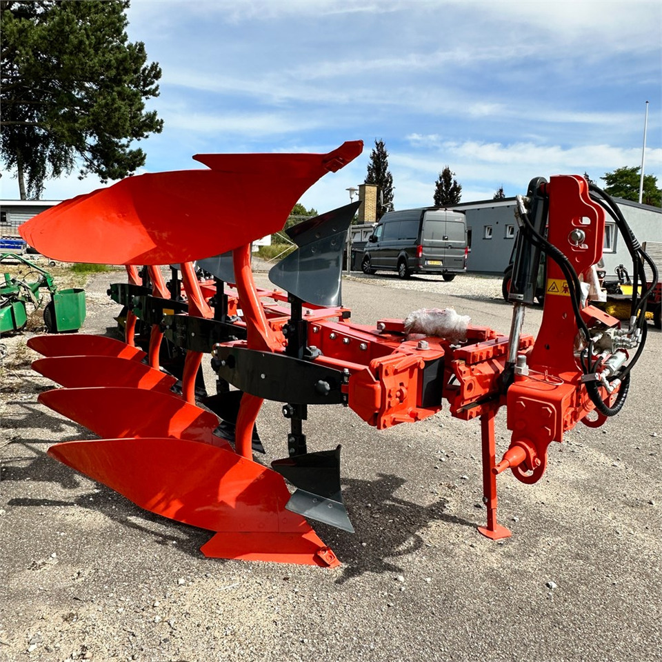 Kubota RM4005 V - Плуг: снимка 2 Kubota RM4005 V - Плуг: снимка 2