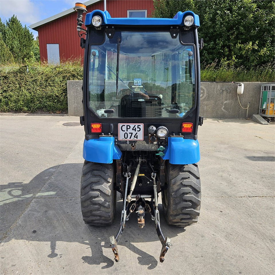 LS Mtron Ls J27HST - Трактор за комунални дейности: снимка 4 LS Mtron Ls J27HST - Трактор за комунални дейности: снимка 4