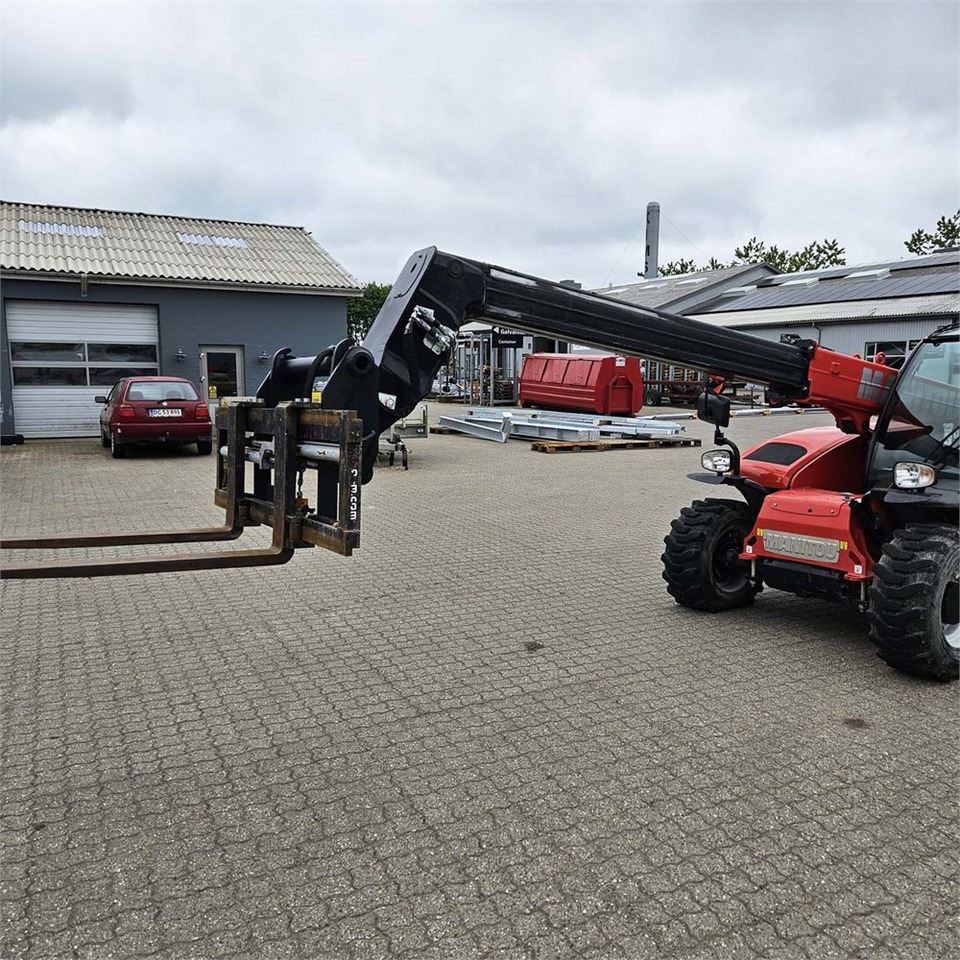 Телескопичен товарач Manitou MT625 H: снимка 9