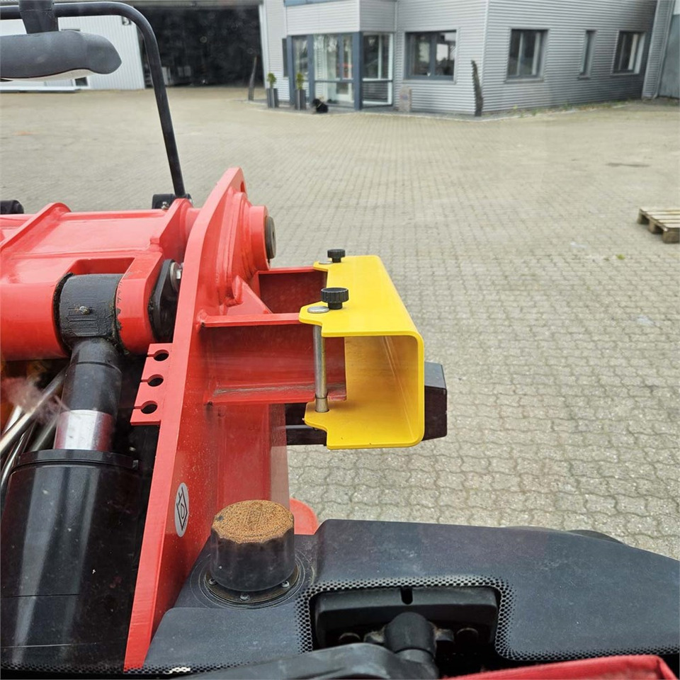 Телескопичен товарач Manitou MT625 H: снимка 18