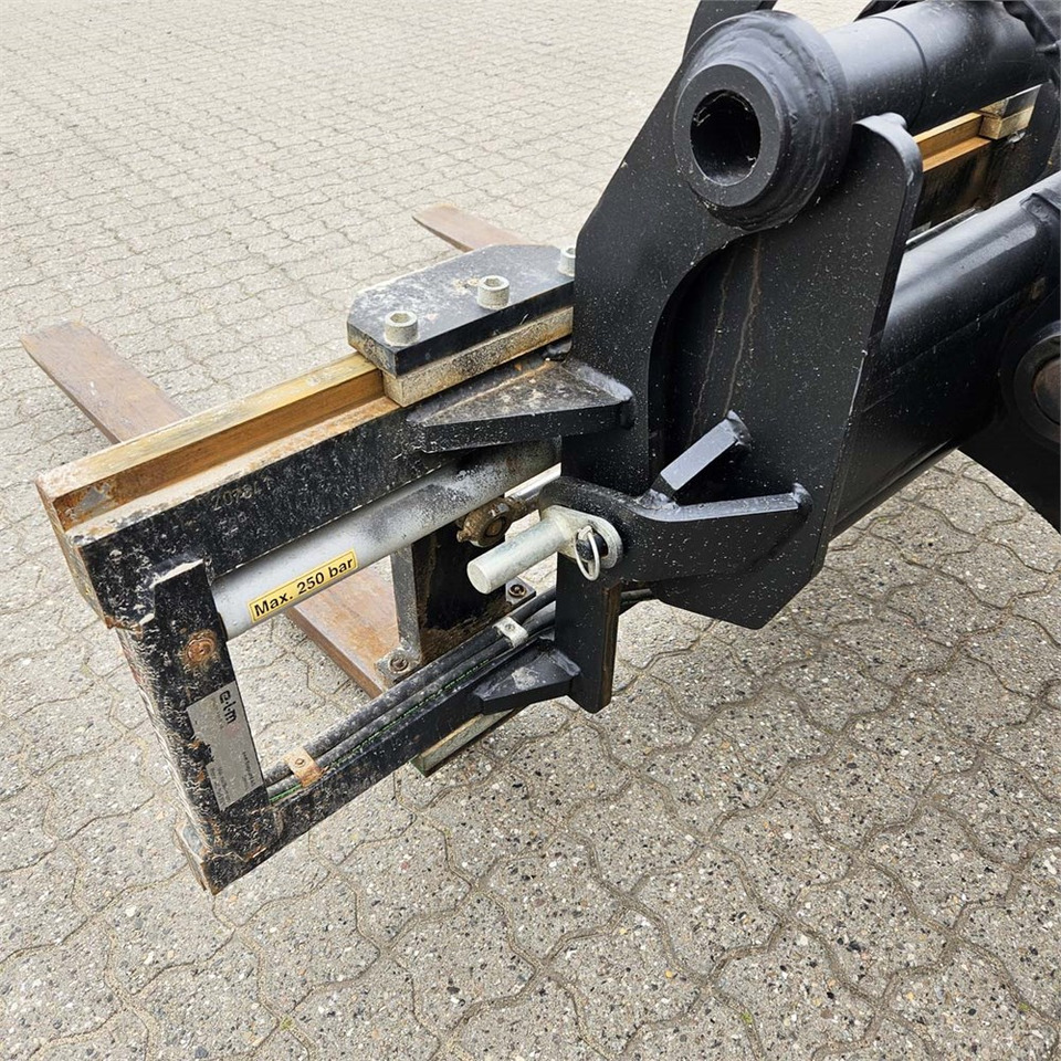 Телескопичен товарач Manitou MT625 H: снимка 22
