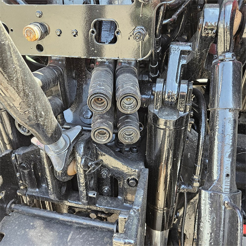 Трактор Massey Ferguson 6480: снимка 37