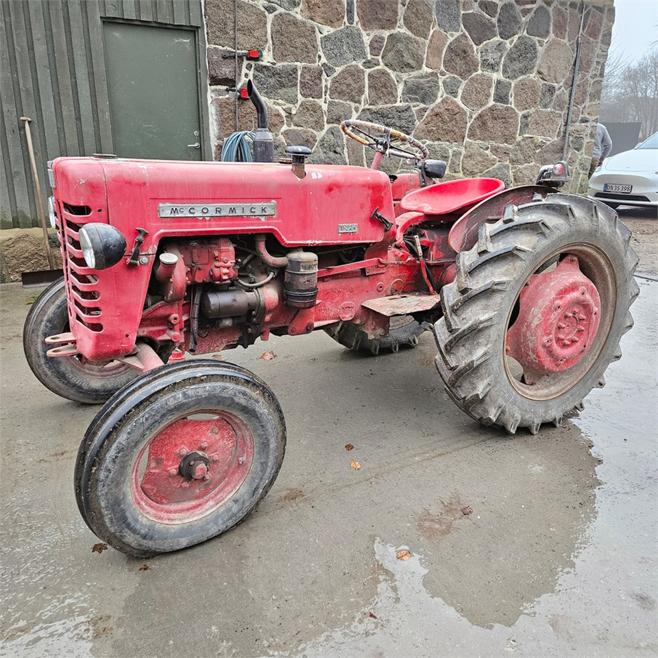 McCORMICK D-324 Standard - Трактор: снимка 2 McCORMICK D-324 Standard - Трактор: снимка 2