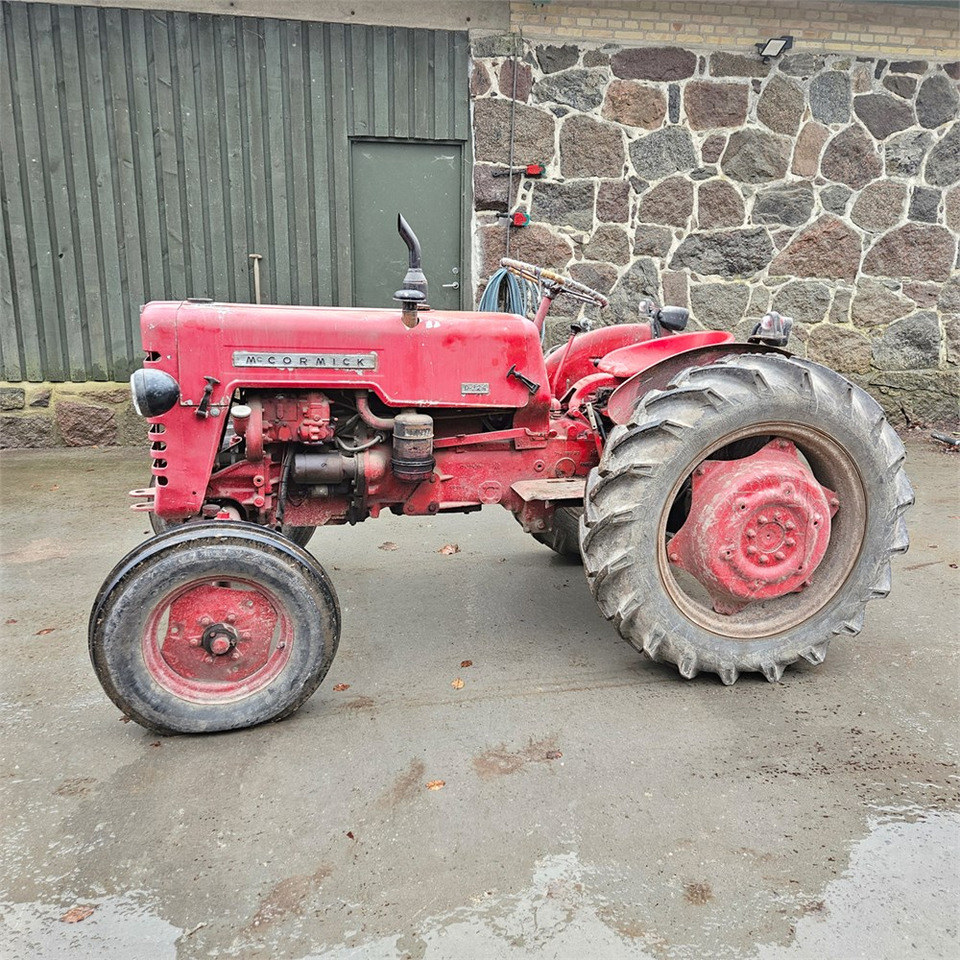 McCORMICK D-324 Standard - Трактор: снимка 1 McCORMICK D-324 Standard - Трактор: снимка 1