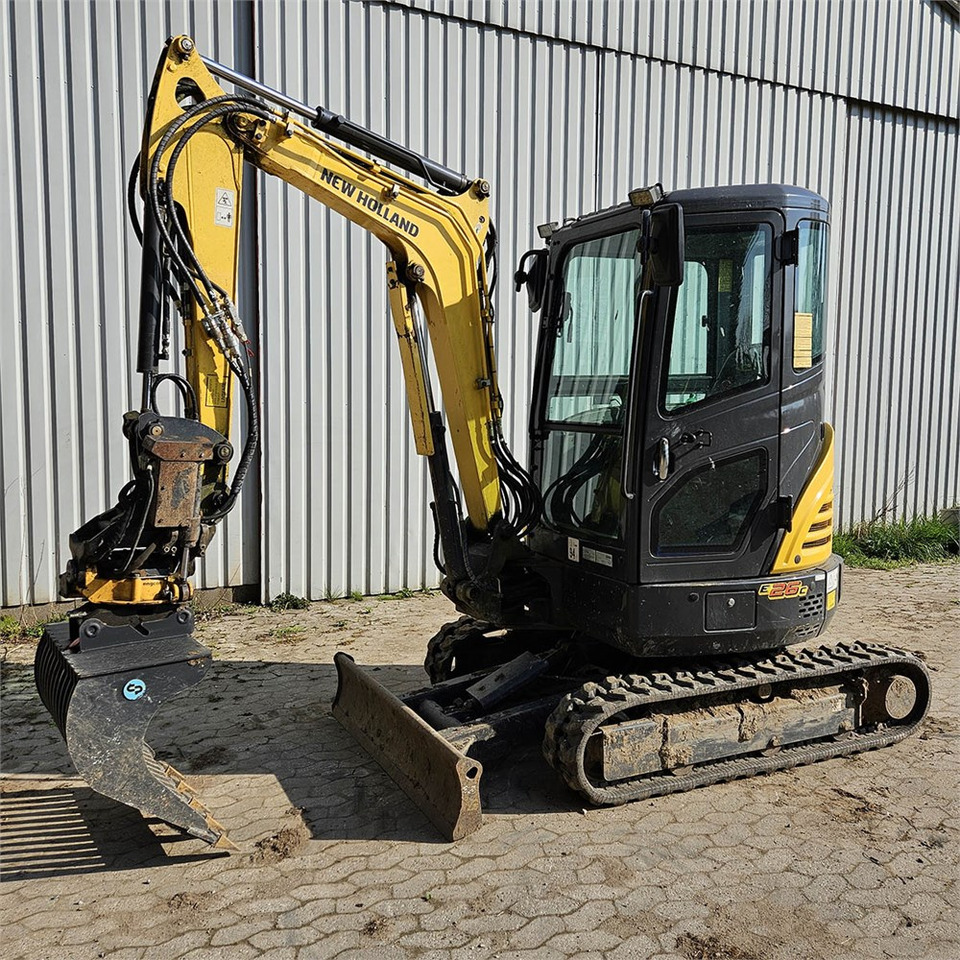 New Holland E26C - Мини багер: снимка 3 New Holland E26C - Мини багер: снимка 3