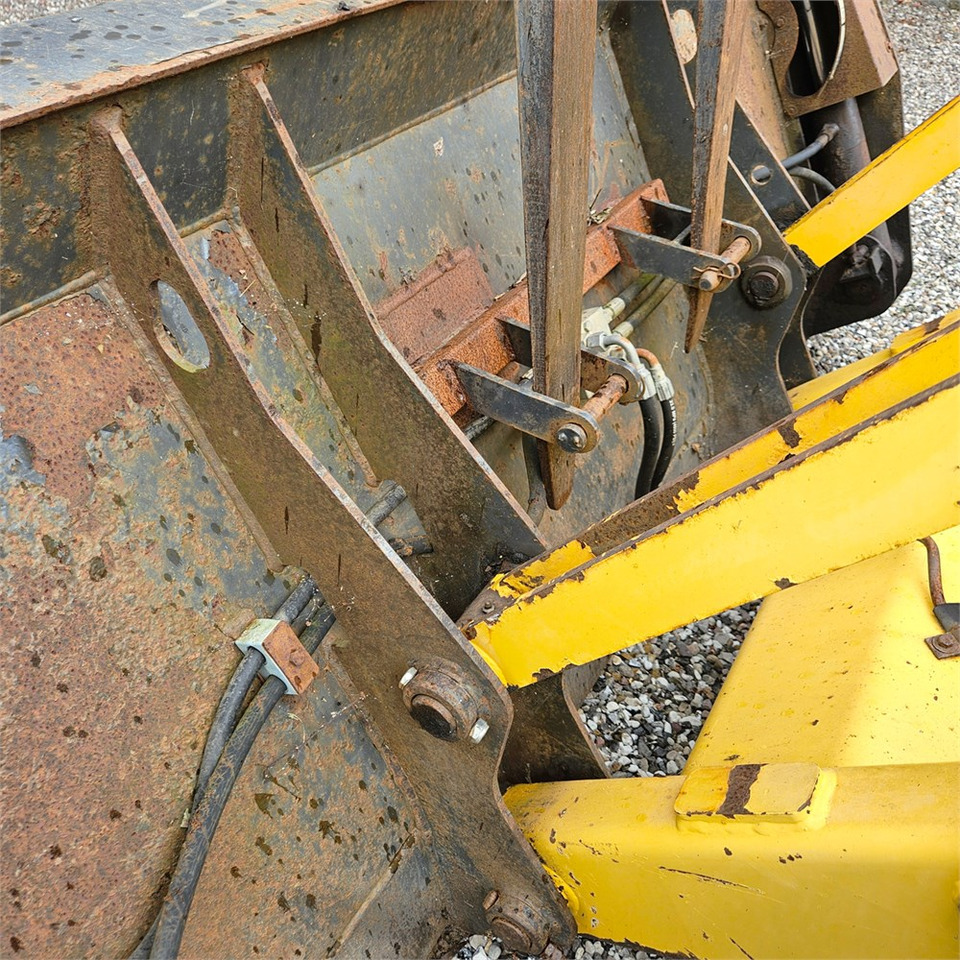 Лизинг на New Holland LB115 B-4PS New Holland LB115 B-4PS: снимка 42