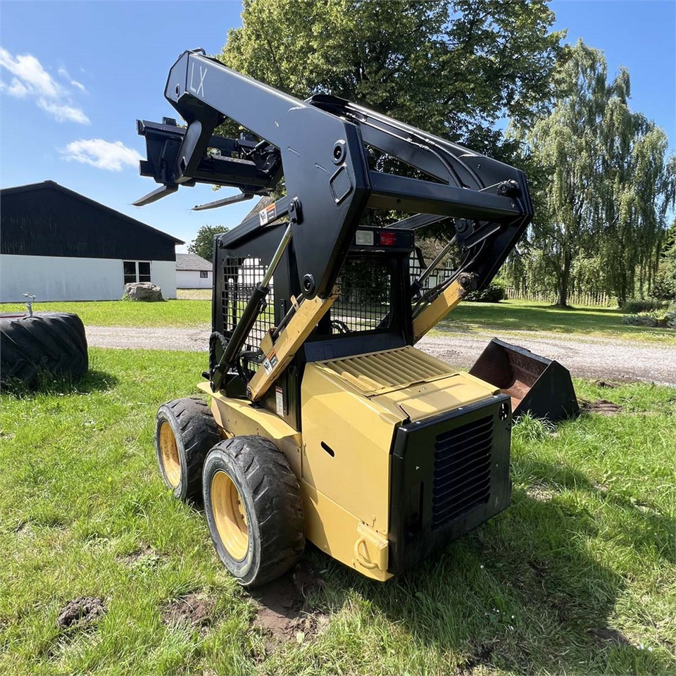 Мини челен товарач New Holland LX465: снимка 11