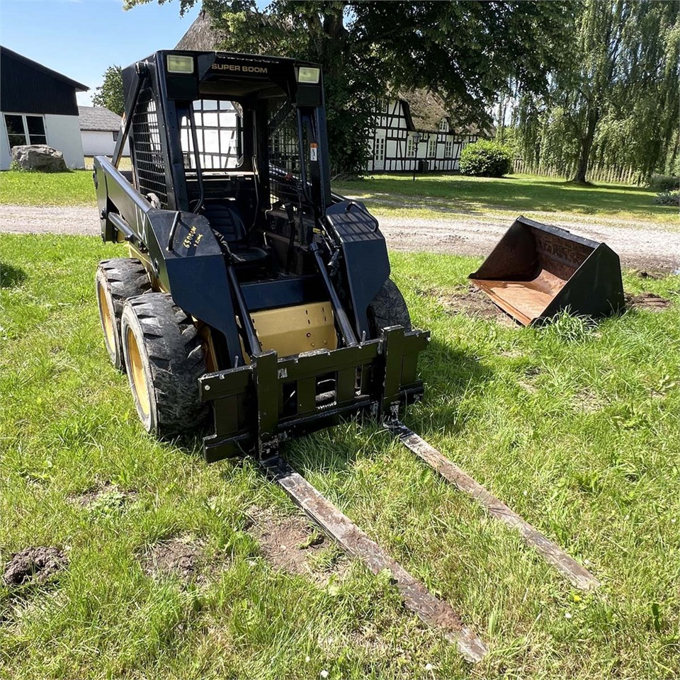 Мини челен товарач New Holland LX465: снимка 7