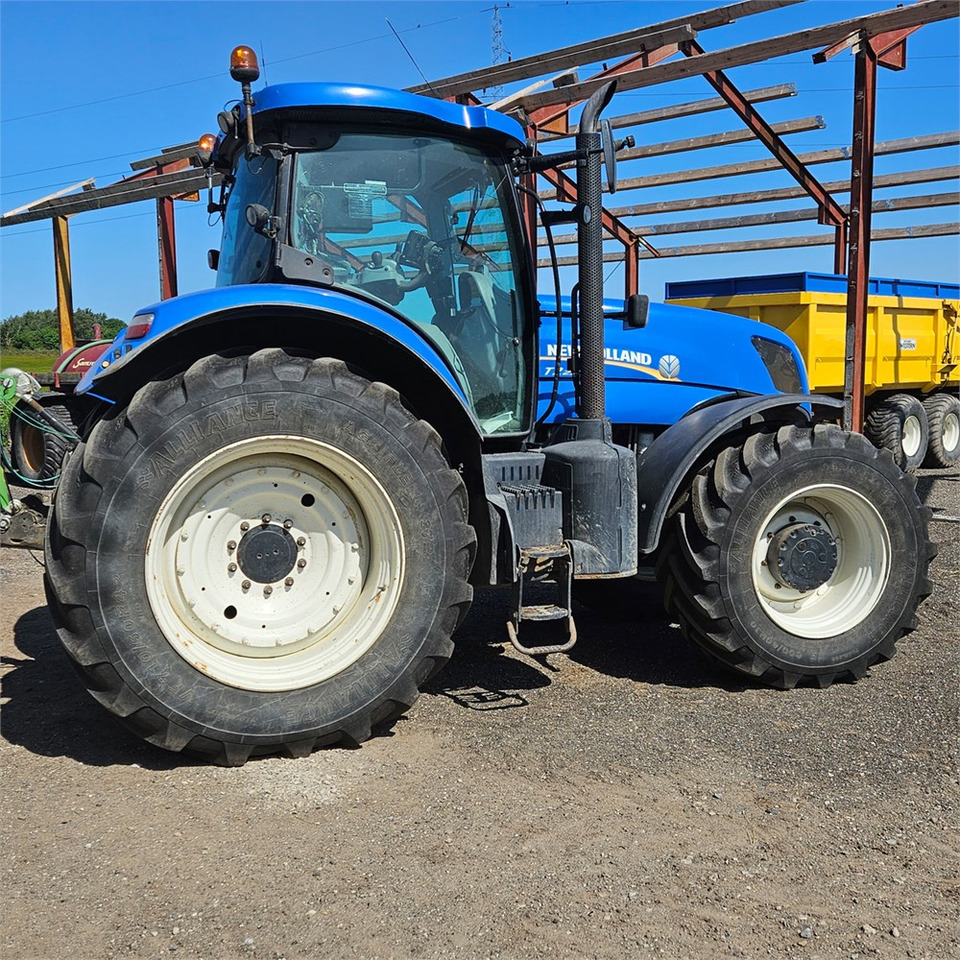 New Holland T7.235 Power Command - Трактор: снимка 3 New Holland T7.235 Power Command - Трактор: снимка 3