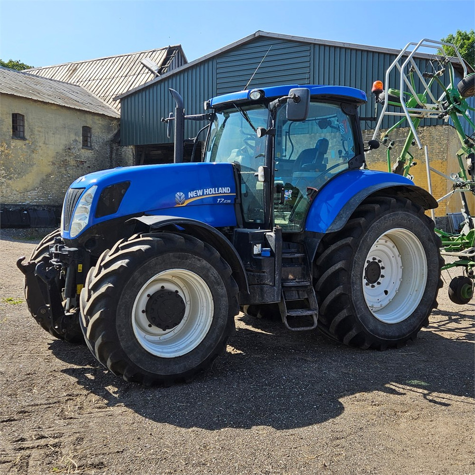 New Holland T7.235 Power Command - Трактор: снимка 5 New Holland T7.235 Power Command - Трактор: снимка 5