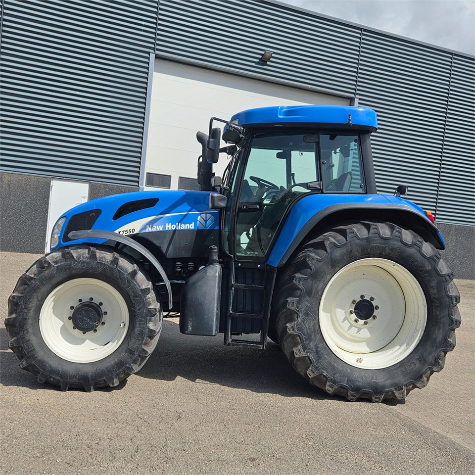 New Holland T7550 - Трактор: снимка 2 New Holland T7550 - Трактор: снимка 2