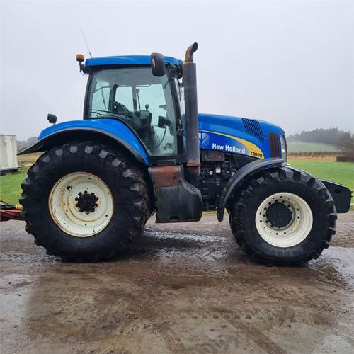 New Holland T8050 Class 5 - Трактор: снимка 2 New Holland T8050 Class 5 - Трактор: снимка 2