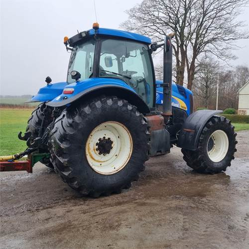 New Holland T8050 Class 5 - Трактор: снимка 3 New Holland T8050 Class 5 - Трактор: снимка 3