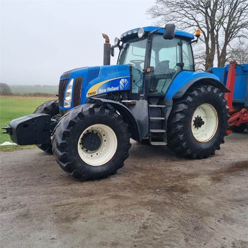 New Holland T8050 Class 5 - Трактор: снимка 5 New Holland T8050 Class 5 - Трактор: снимка 5