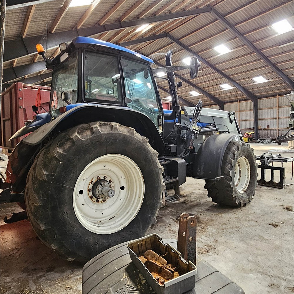 New Holland TM 190 4WD - Трактор: снимка 5 New Holland TM 190 4WD - Трактор: снимка 5