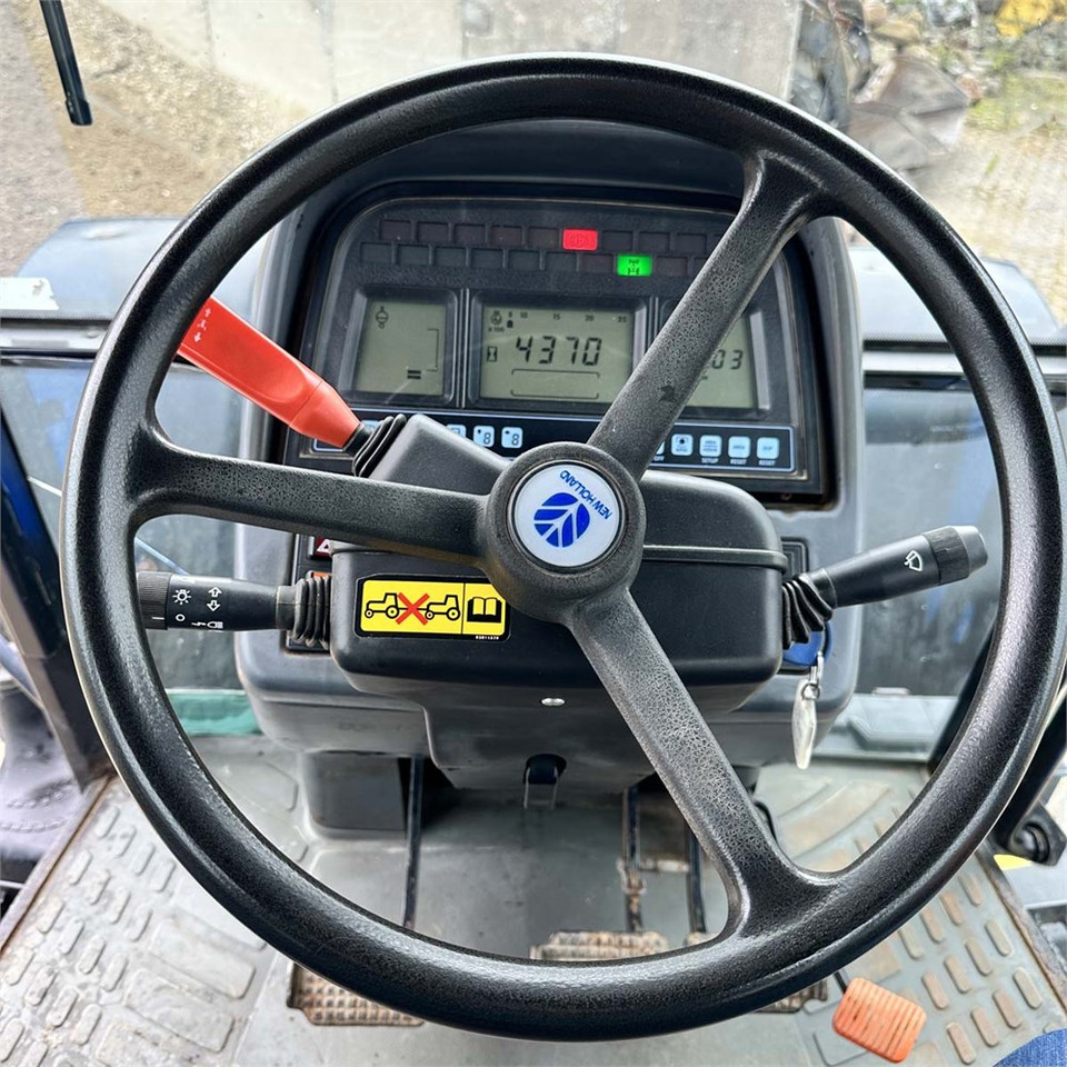 Трактор New Holland TM140: снимка 17