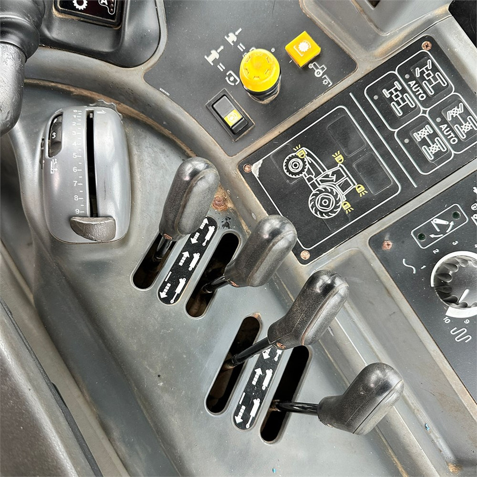 Трактор New Holland TM140: снимка 13