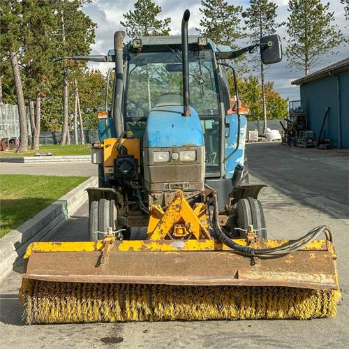 New Holland TS90 - Трактор: снимка 2 New Holland TS90 - Трактор: снимка 2