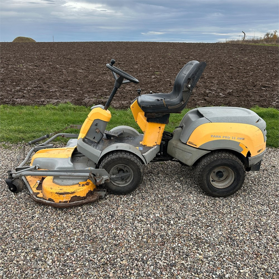 Stiga P901 Parkpro 25 4WD - Косачка за трева: снимка 5 Stiga P901 Parkpro 25 4WD - Косачка за трева: снимка 5