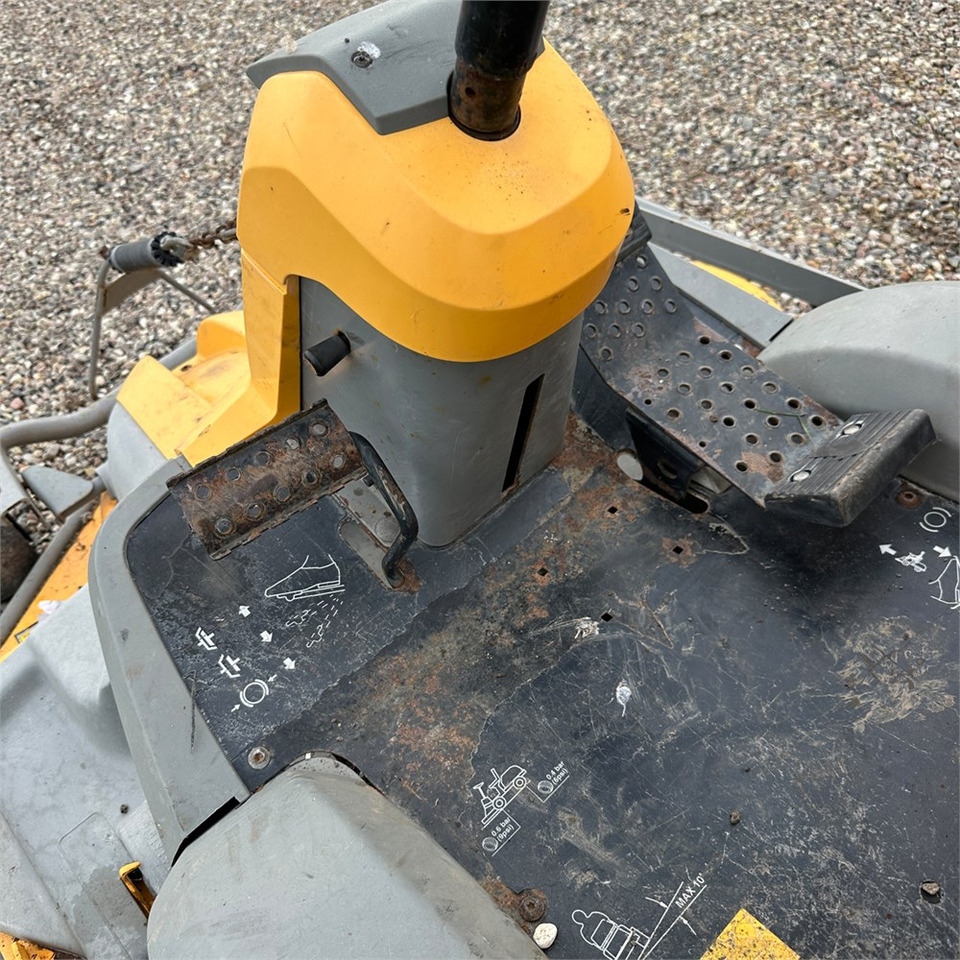 Косачка за трева Stiga P901 Parkpro 25 4WD: снимка 13 Косачка за трева Stiga P901 Parkpro 25 4WD: снимка 13