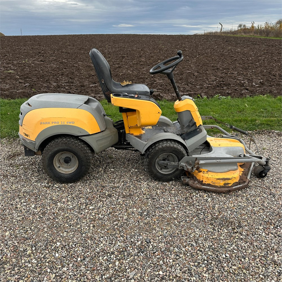 Косачка за трева Stiga P901 Parkpro 25 4WD: снимка 9 Косачка за трева Stiga P901 Parkpro 25 4WD: снимка 9