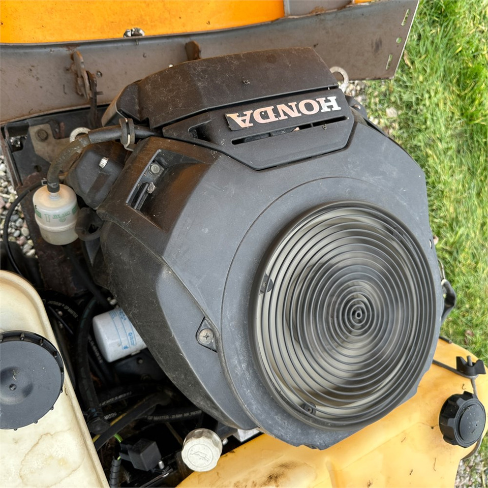 Косачка за трева Stiga P901 Parkpro 25 4WD: снимка 15 Косачка за трева Stiga P901 Parkpro 25 4WD: снимка 15