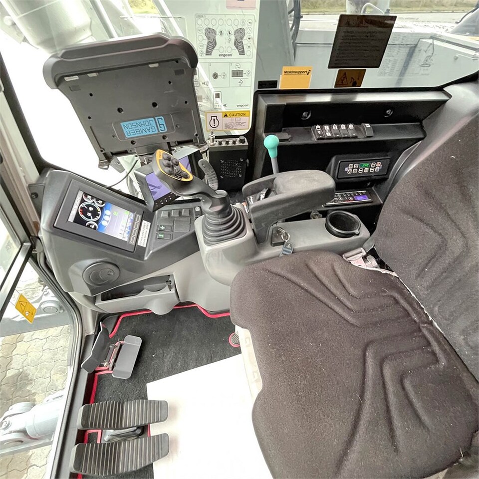Верижен багер Takeuchi TB 2150 R: снимка 26