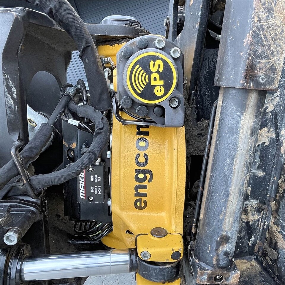 Верижен багер Takeuchi TB 2150 R: снимка 40