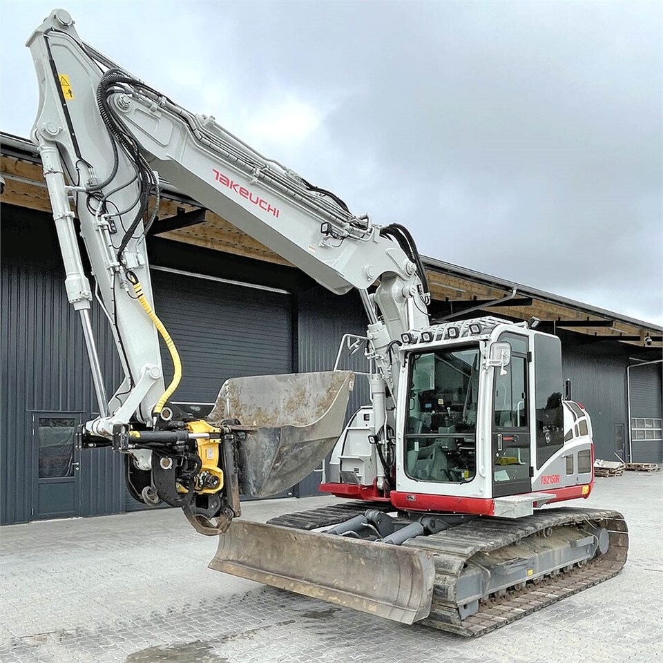 Верижен багер Takeuchi TB 2150 R: снимка 9