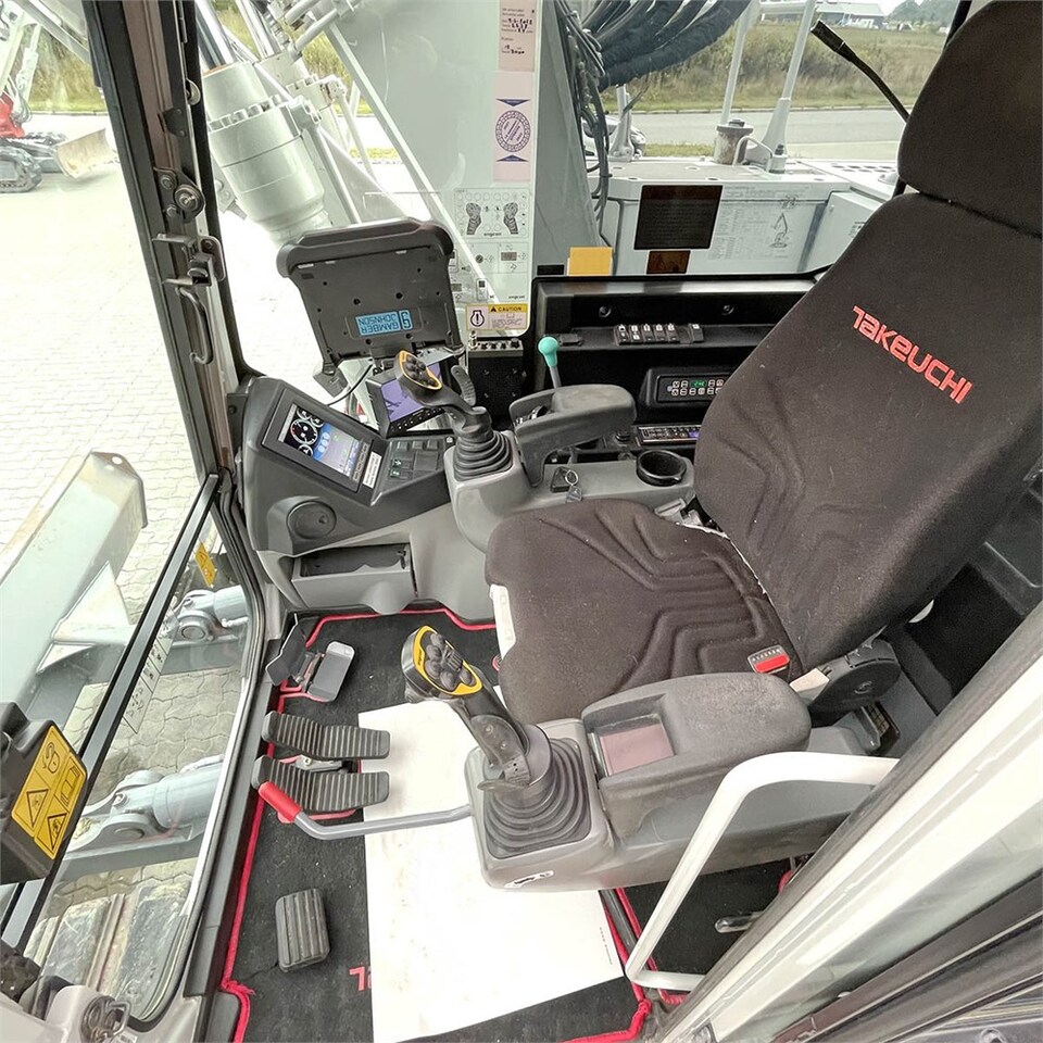 Верижен багер Takeuchi TB 2150 R: снимка 20