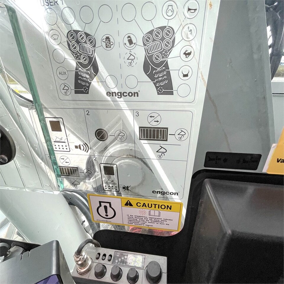 Верижен багер Takeuchi TB 2150 R: снимка 24