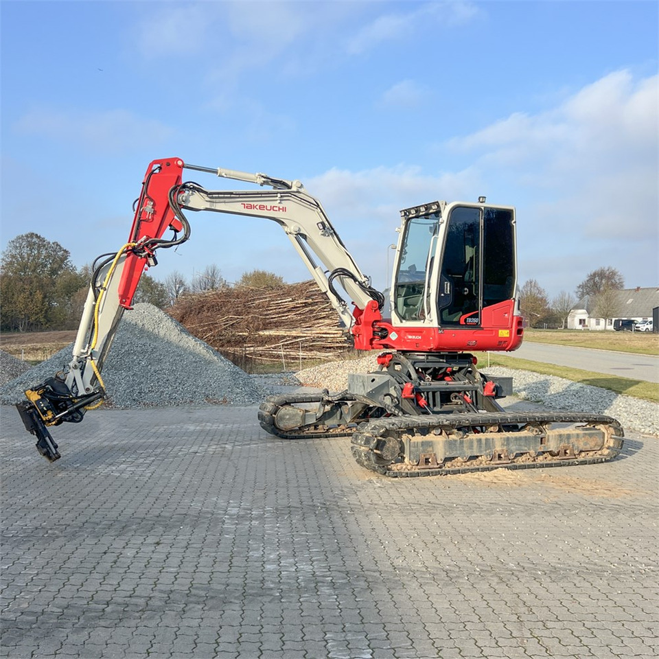 Takeuchi TB260 Levelizer - Мини багер: снимка 4 Takeuchi TB260 Levelizer - Мини багер: снимка 4