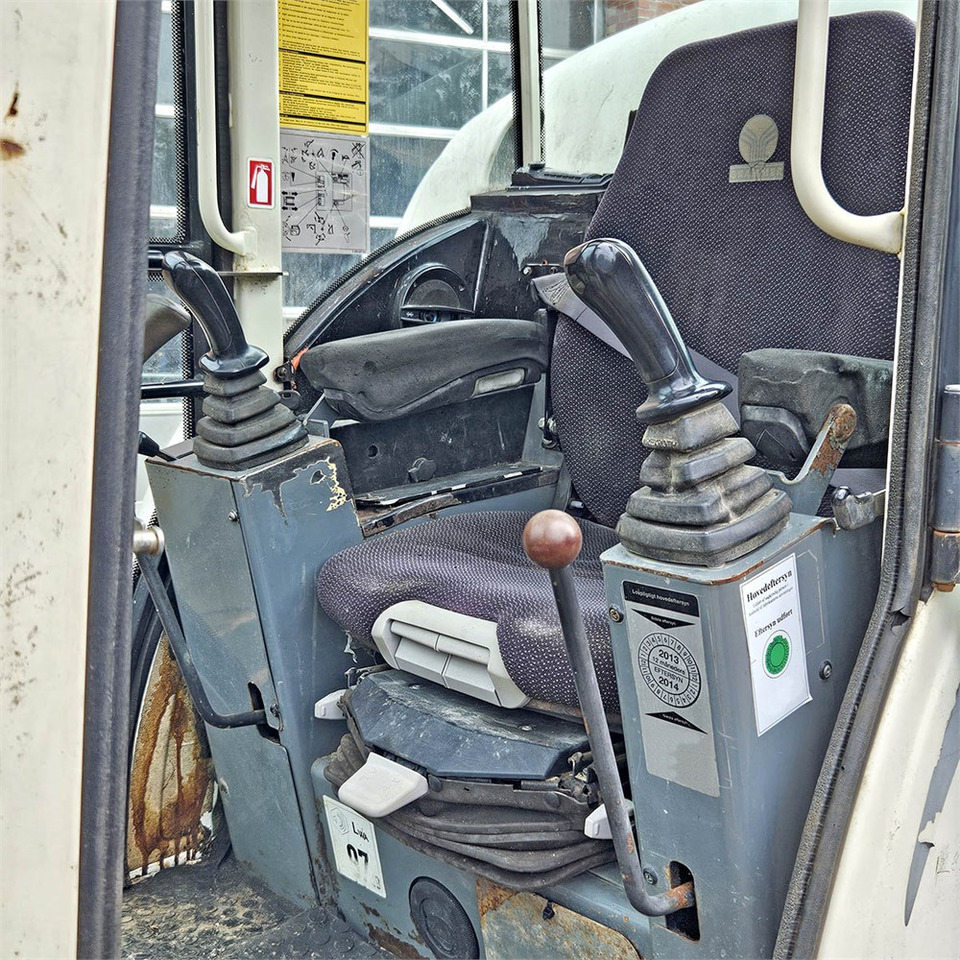 Мини багер Terex TC48: снимка 8